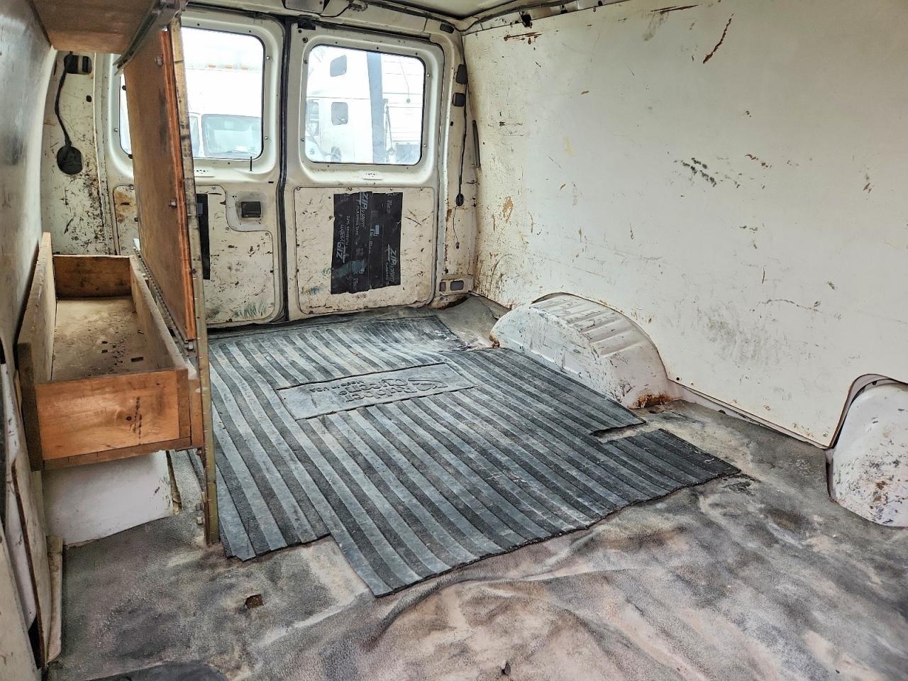 2000 Ford Econoline E250 van