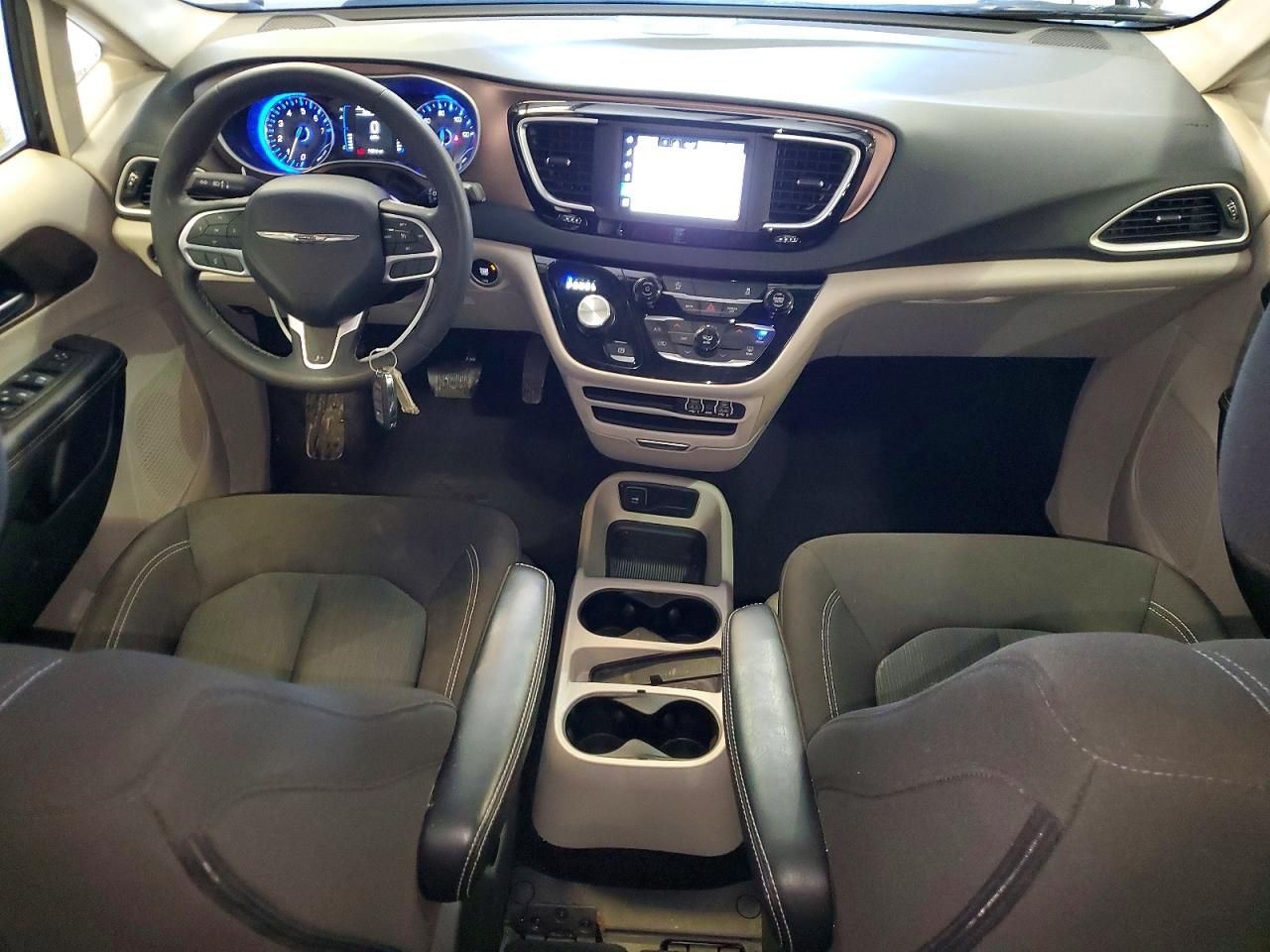 2023 Chrysler Voyager lx