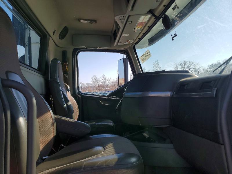 2020 Volvo VNR