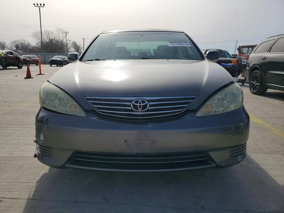 2005 Toyota Camry le