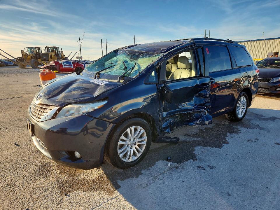 2011 Toyota Sienna xle 8-passenger