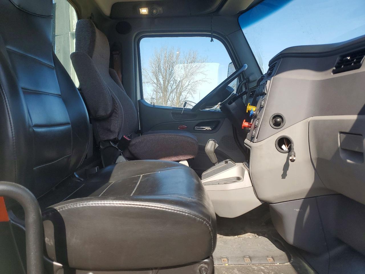 2018 Peterbilt 579 Semi Truck