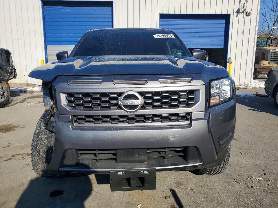 2025 Nissan Frontier s