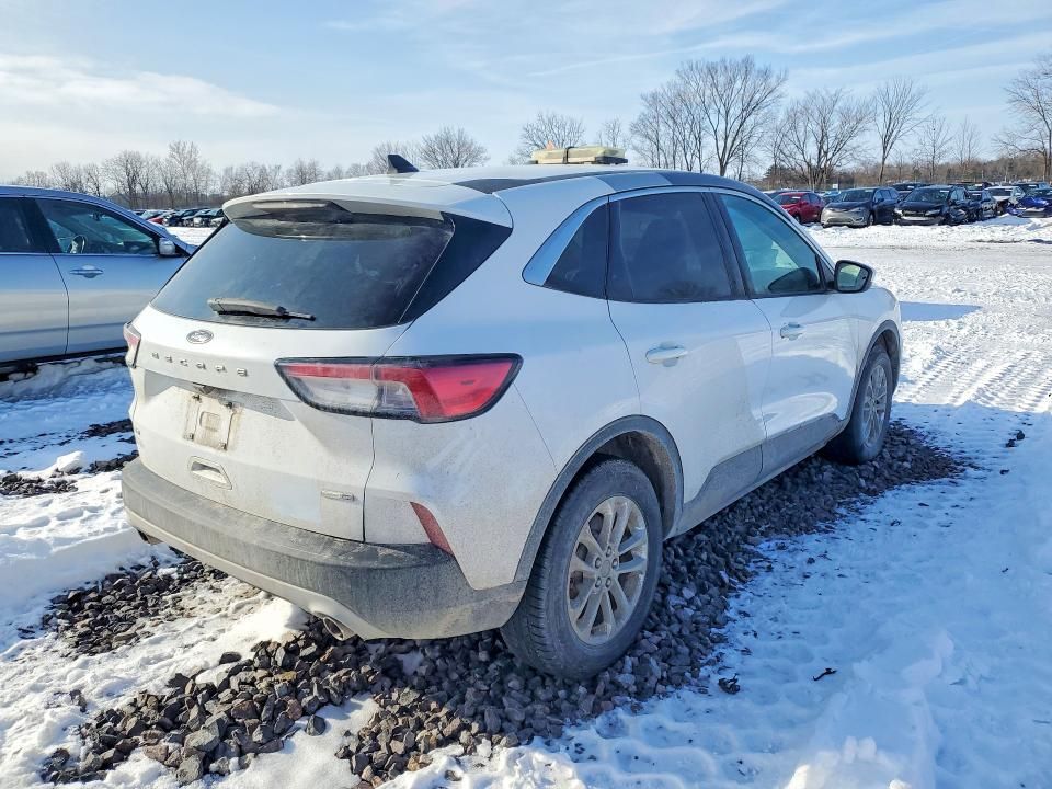 2020 Ford Escape se
