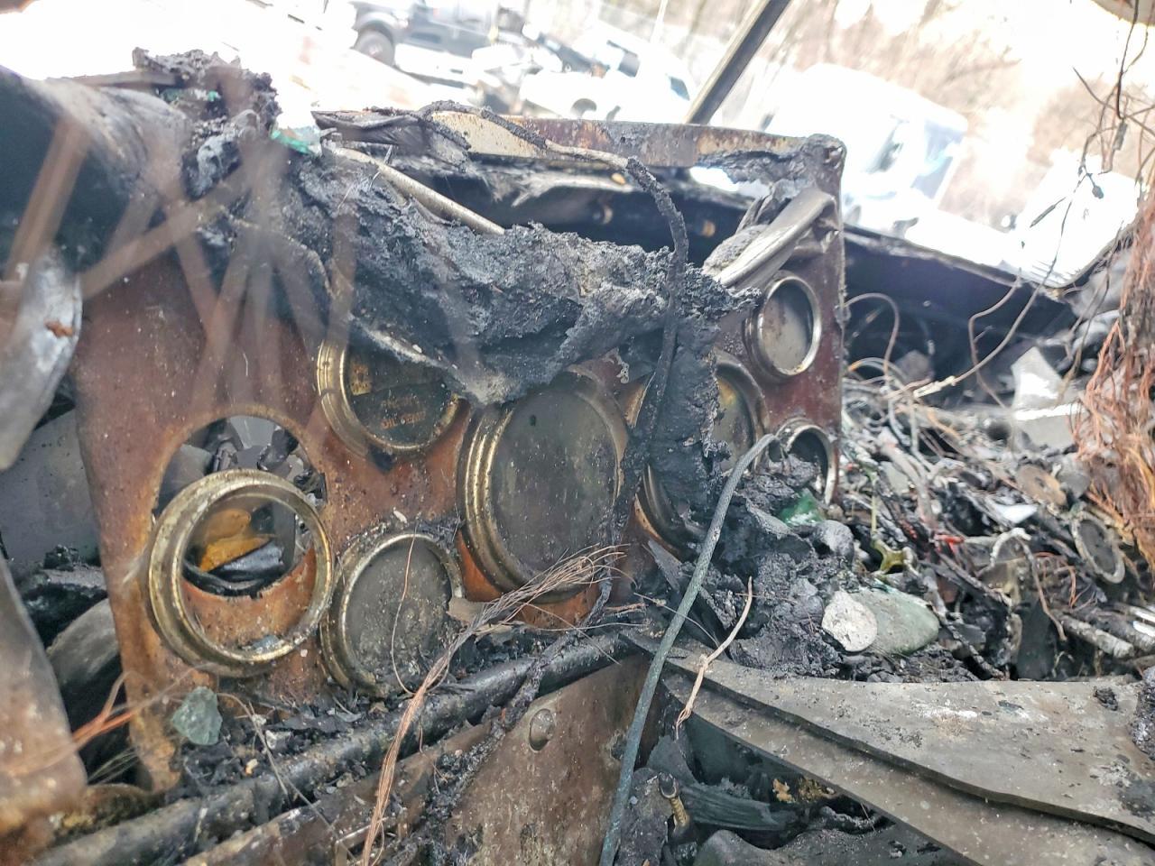 2002 Peterbilt 379 Semi Truck