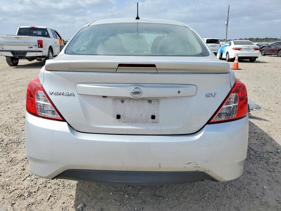 2019 Nissan Versa sv