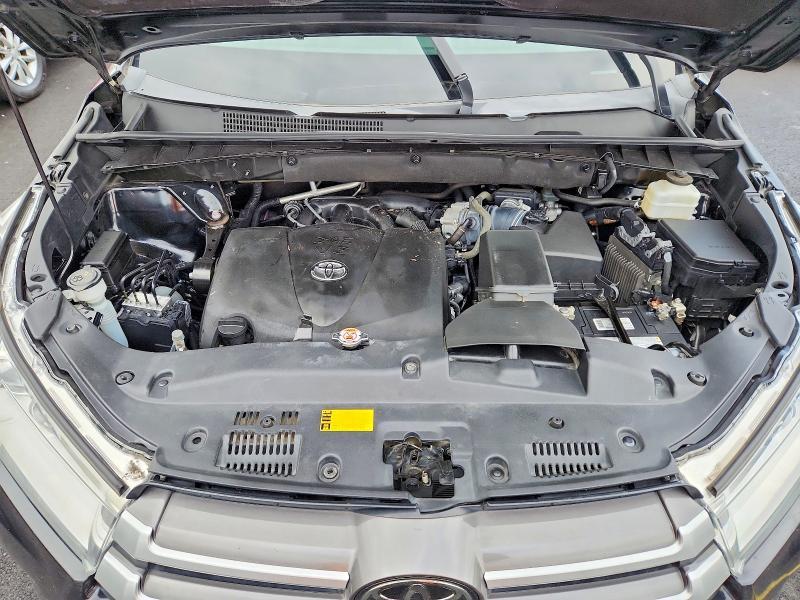 2019 Toyota Highlander se