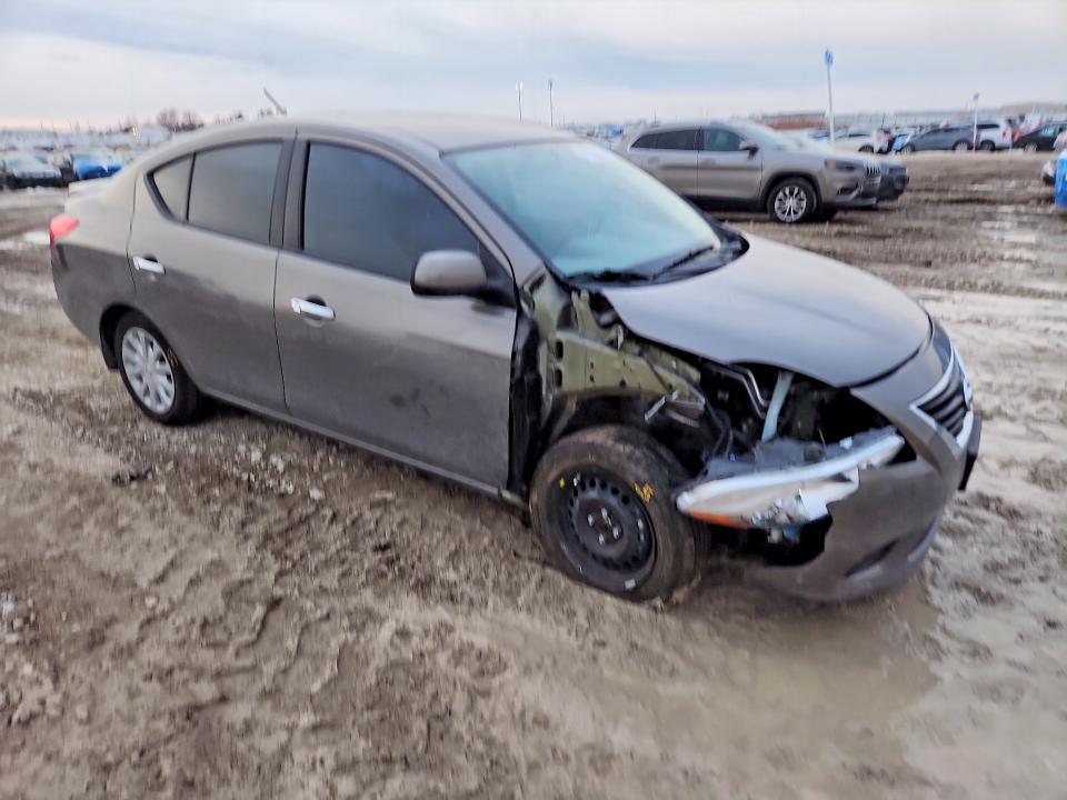 2013 Nissan Versa 1.6 s
