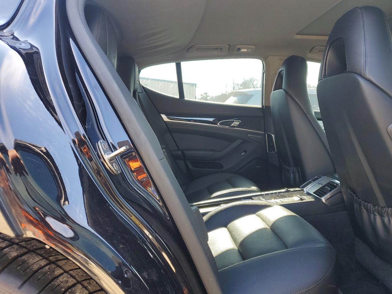 2016 Porsche Panamera 2