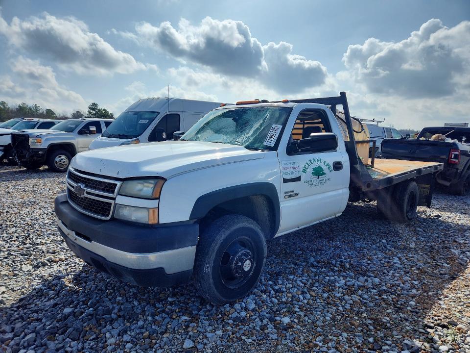 2007 Chevrolet Silverado Flatbed Truck