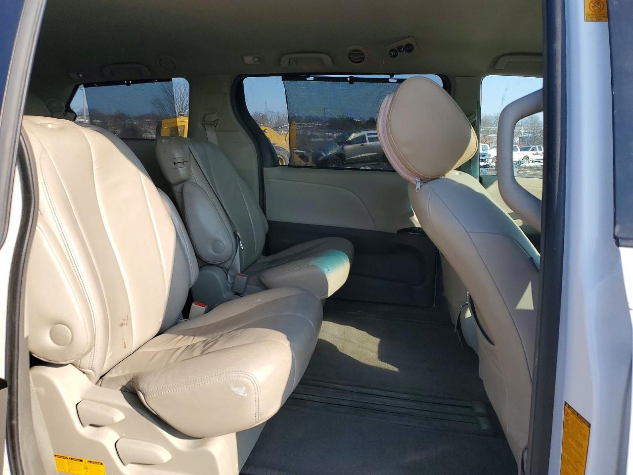 2011 Toyota Sienna le