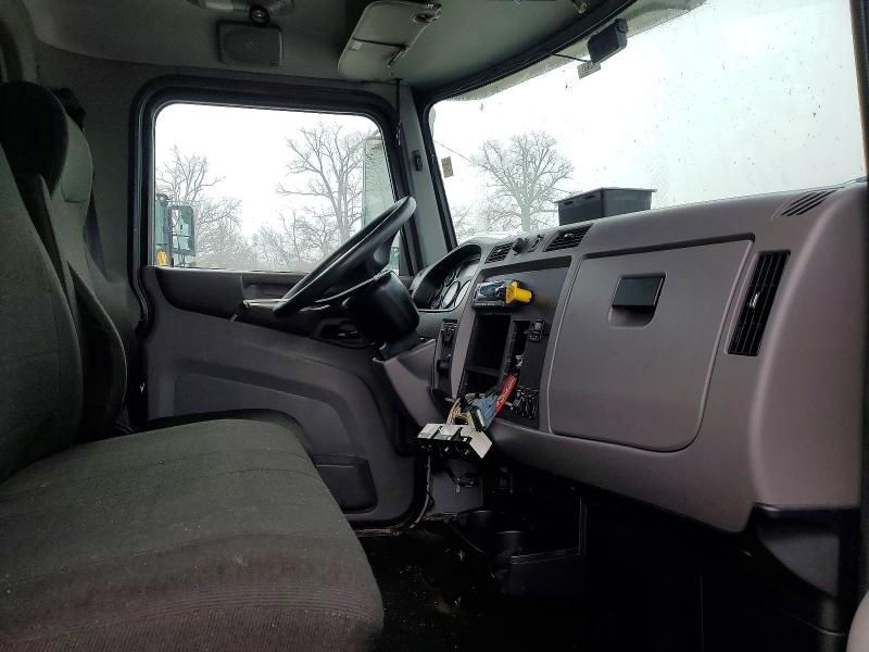 2021 Peterbilt 330 BOX Truck