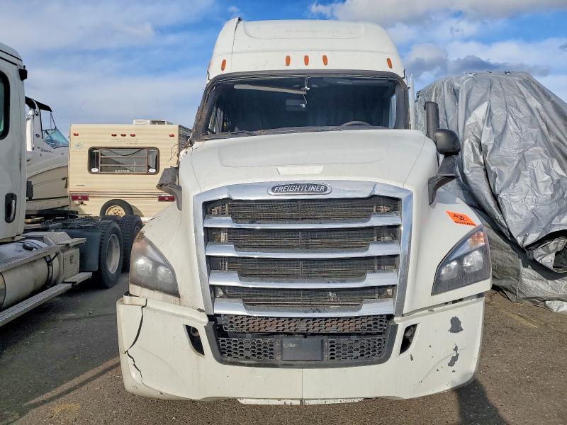 2021 Freightliner Cascadia 126
