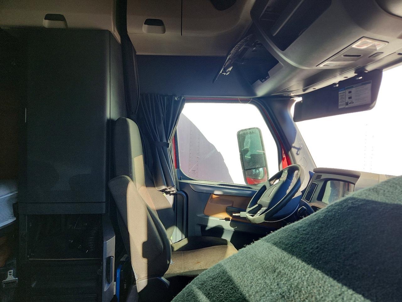2021 Freightliner Cascadia 126 Semi Truck