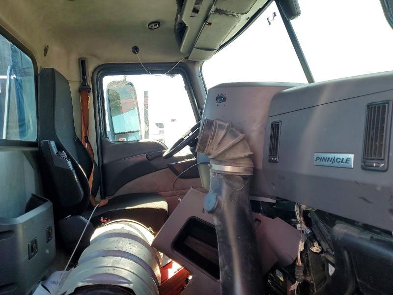 2018 Mack Cxu613 Semi Truck
