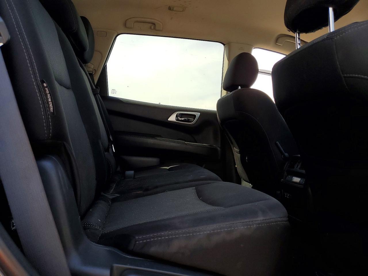 2019 Nissan Pathfinder sv