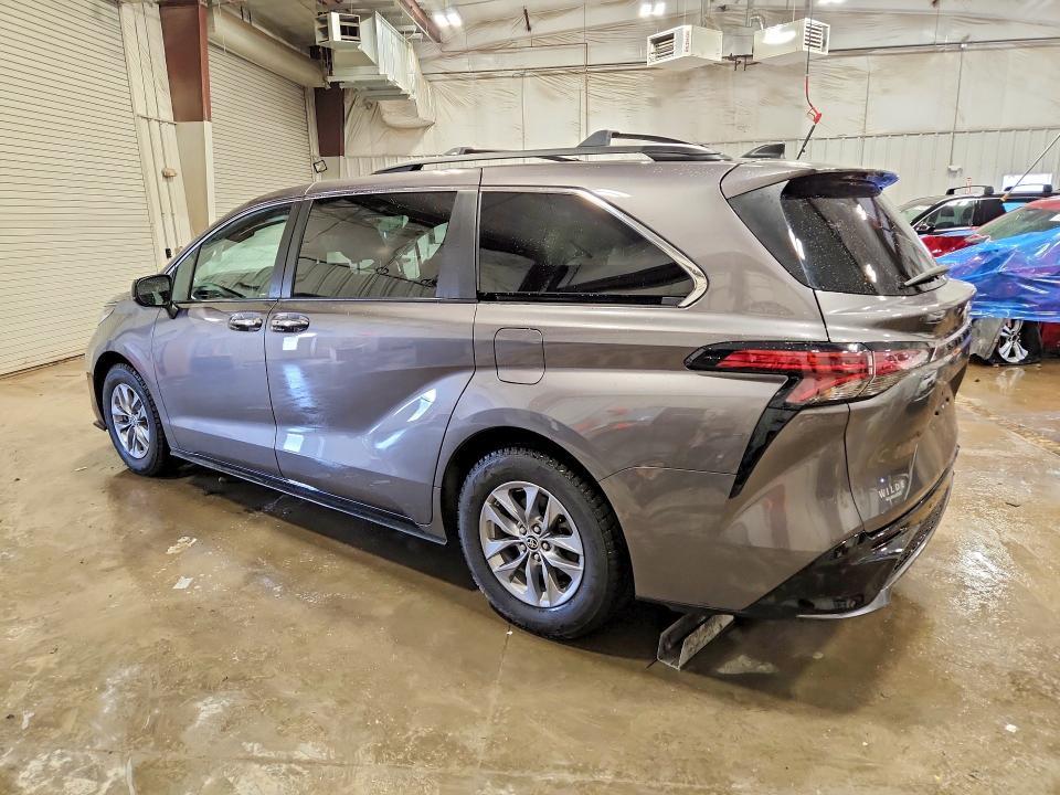 2022 Toyota Sienna xse 7-passenger