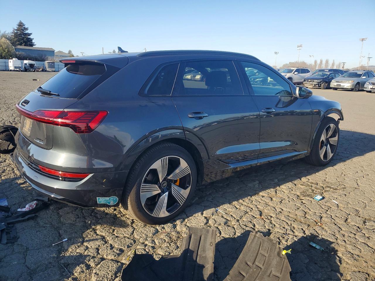2023 Audi E-tron Premium Plus