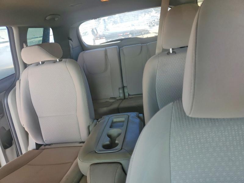 2017 KIA Sedona lx