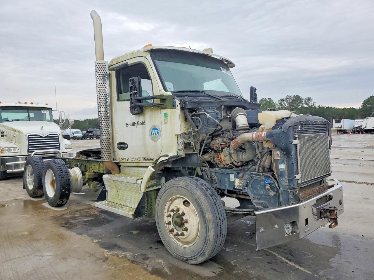 2017 Kenworth T880 Semi Truck