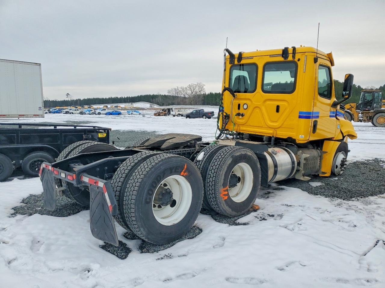 2019 Freightliner Cascadia 126 Semi Truck