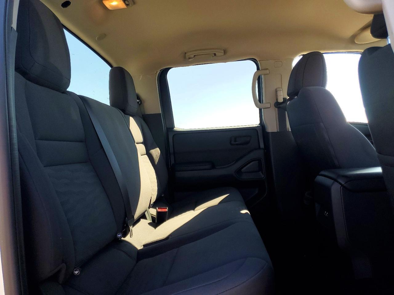 2025 Nissan Frontier s