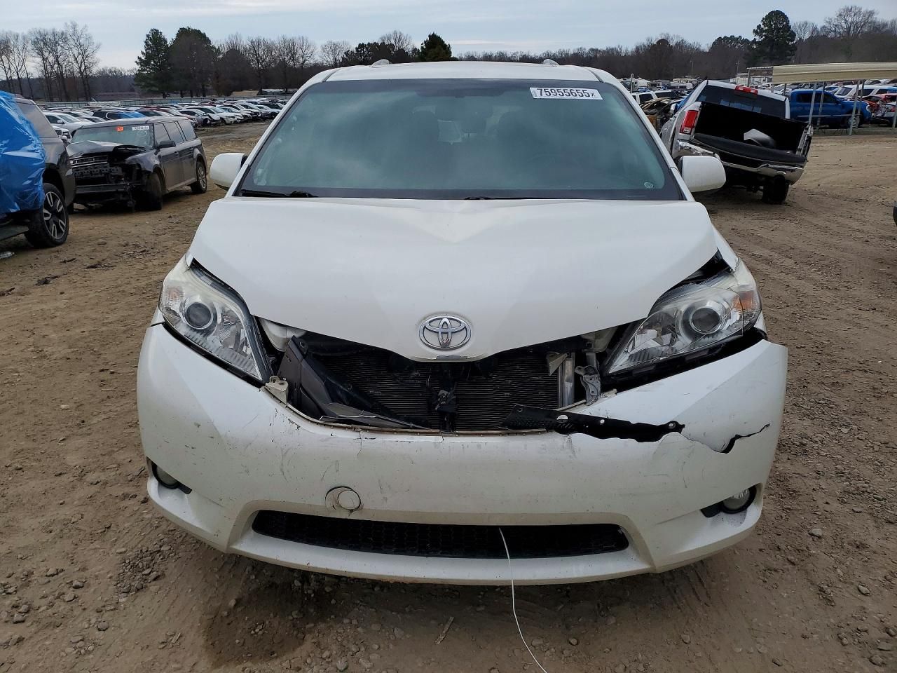 2016 Toyota Sienna xle 8-passenger