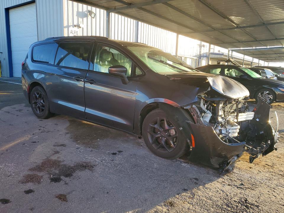 2018 Chrysler Pacifica Touring l