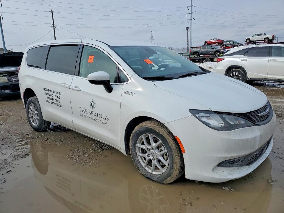 2023 Chrysler Voyager lx