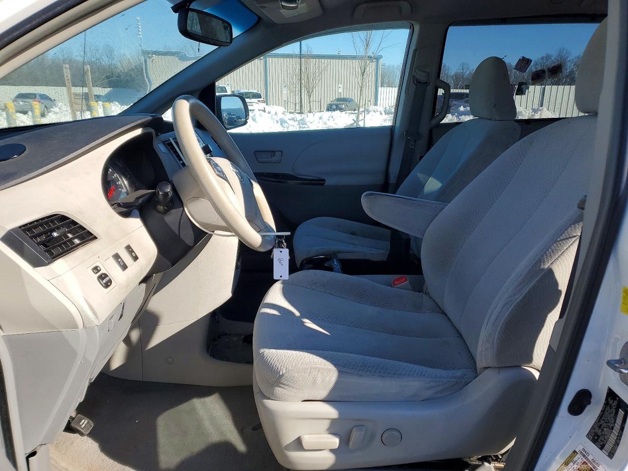 2011 Toyota Sienna le