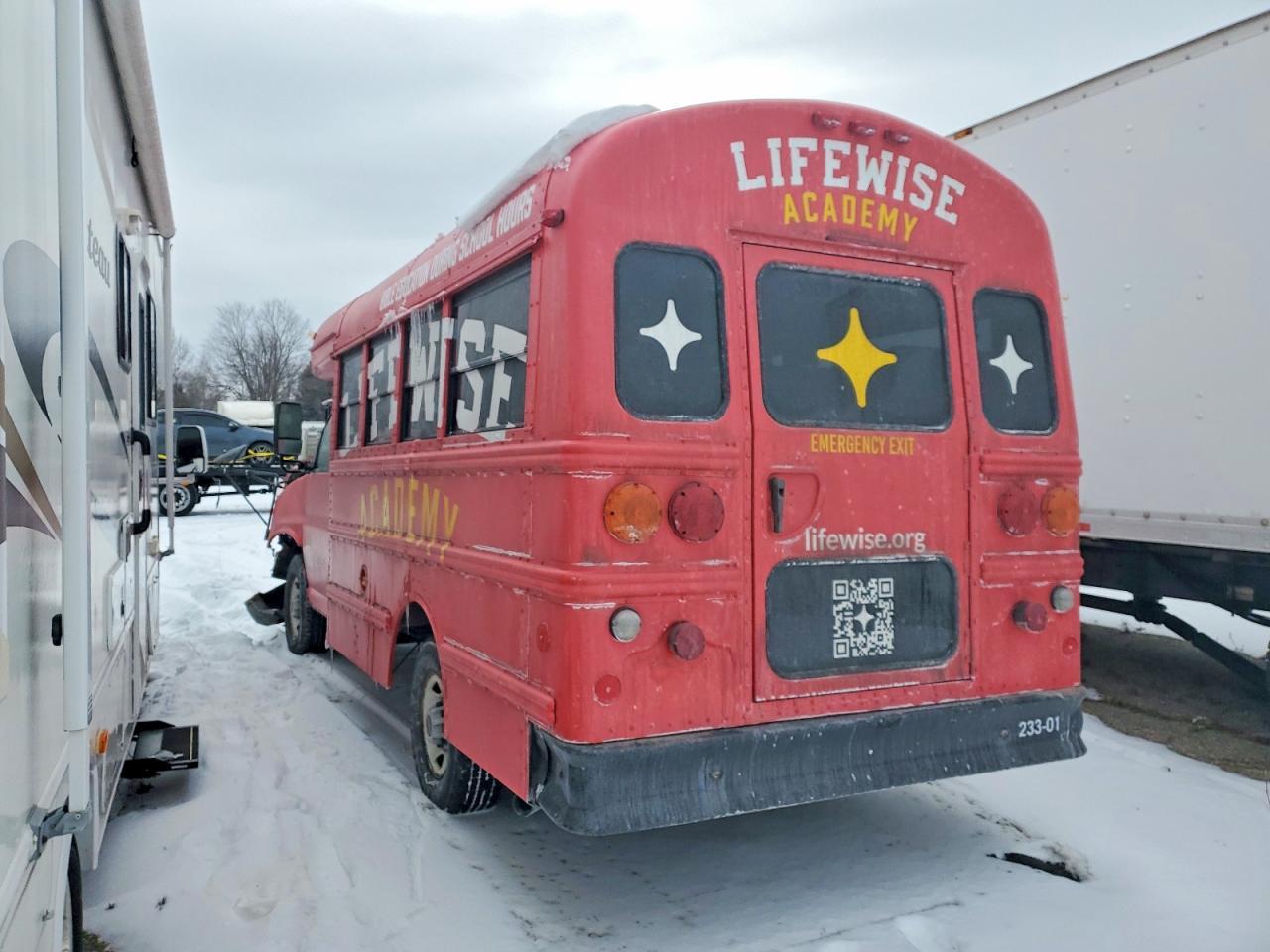 2007 GMC Savana CUT Shuttle Bus