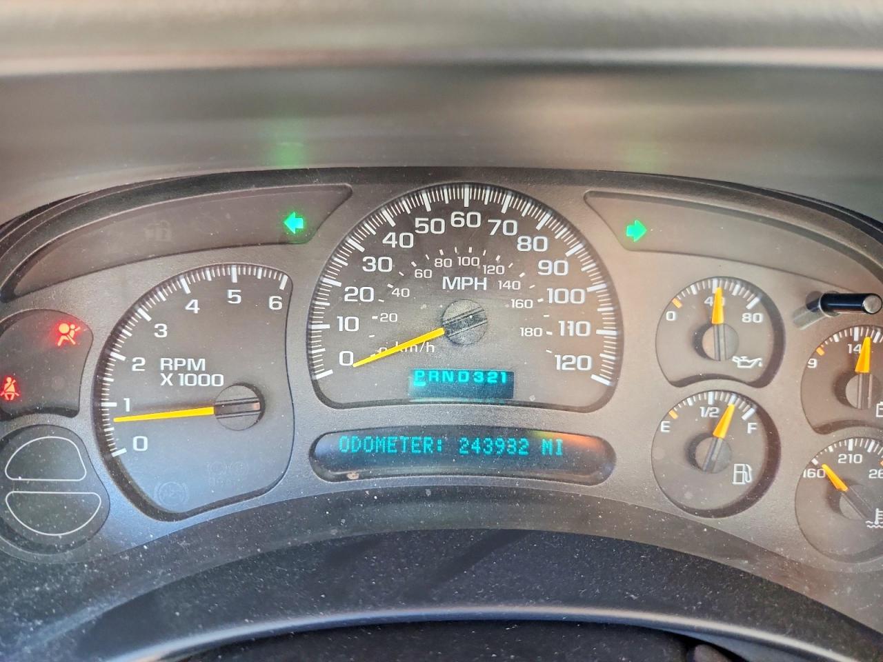 2004 Chevrolet Tahoe C1500