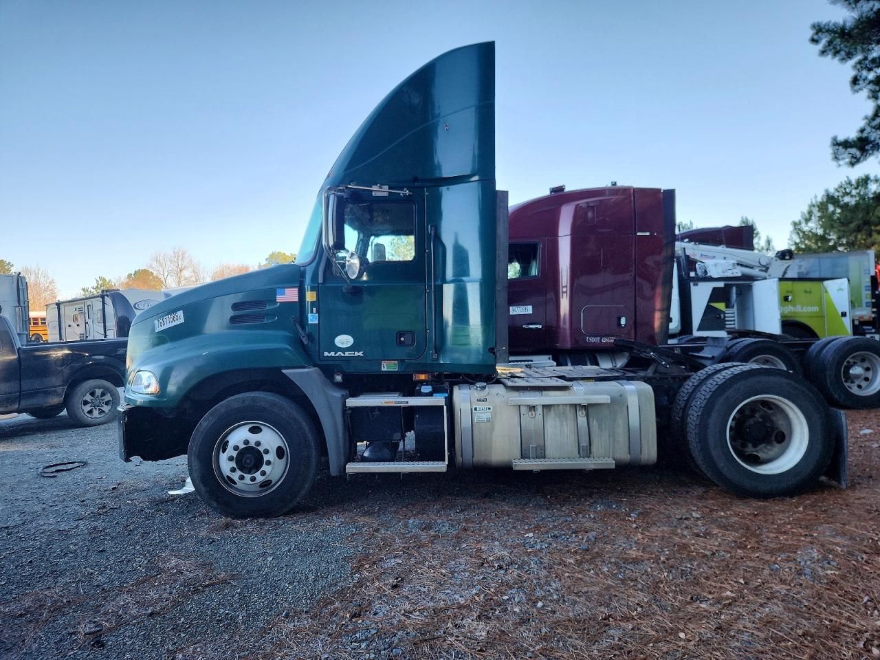 2015 Mack CXU612 Semi Truck