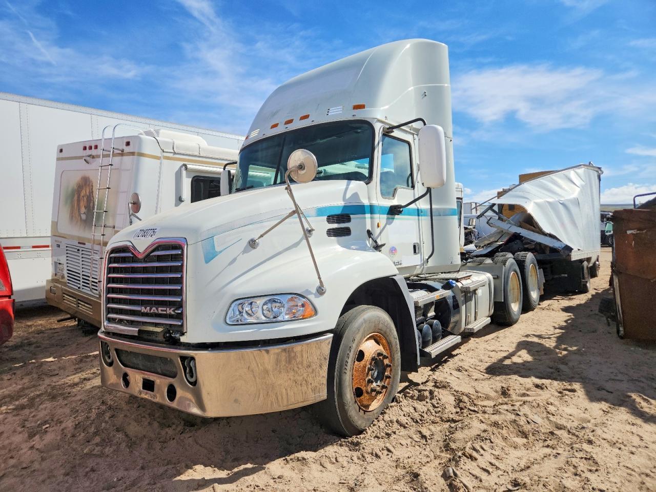 2014 Mack CXU613 Semi Truck