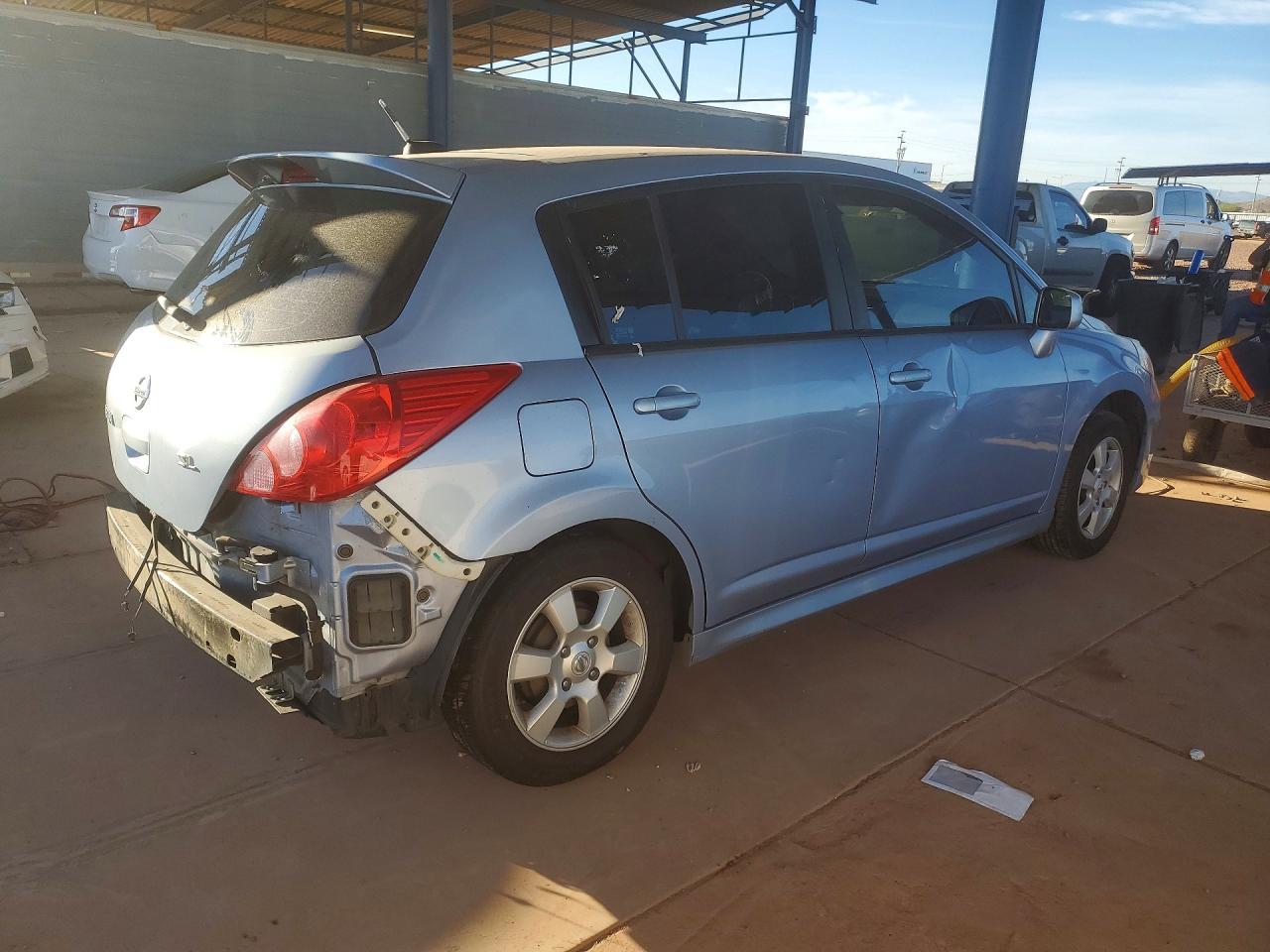 2011 Niss Versa s