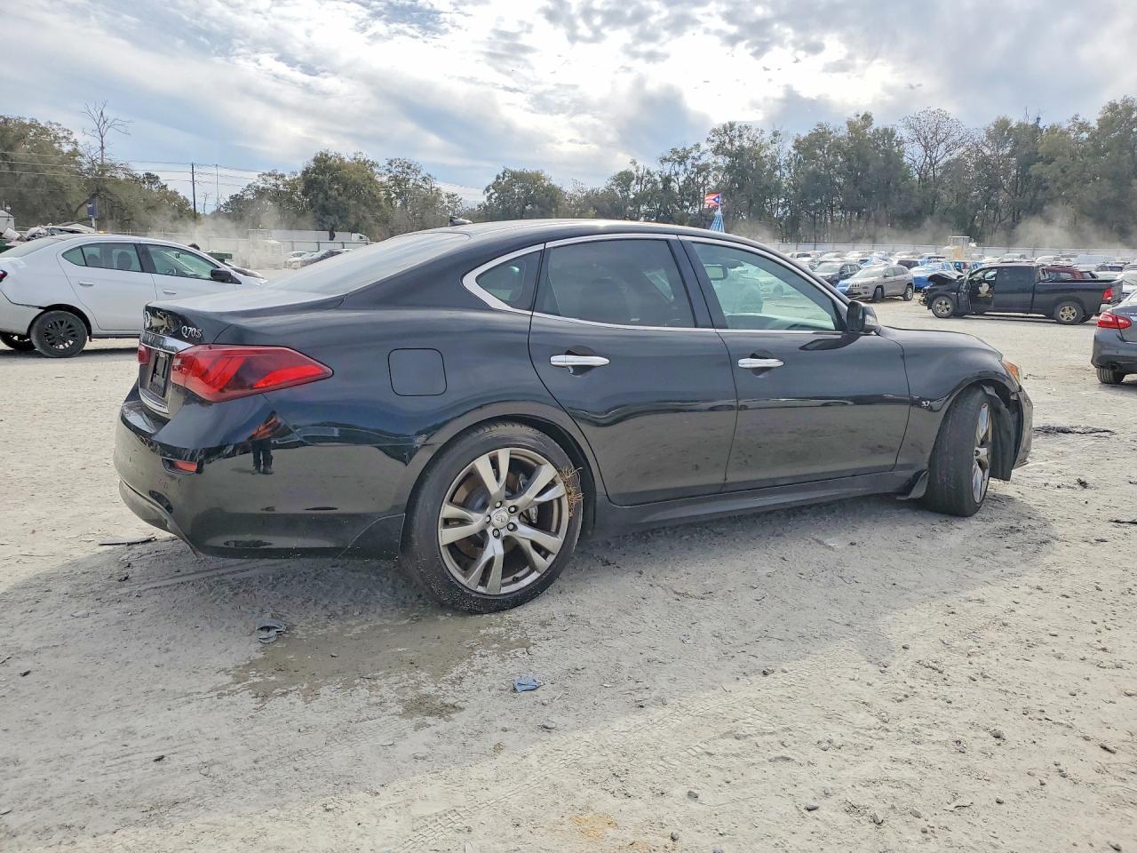 2016 Infiniti Q70 3.7