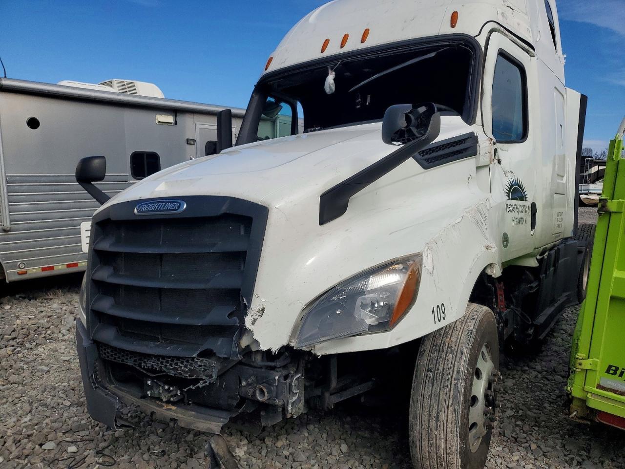 2020 Freightliner Cascadia 126 Semi Truck