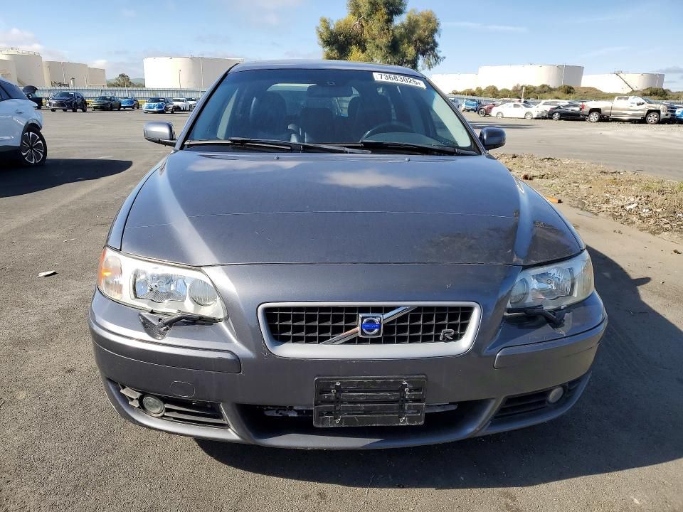2005 Volvo V70 r