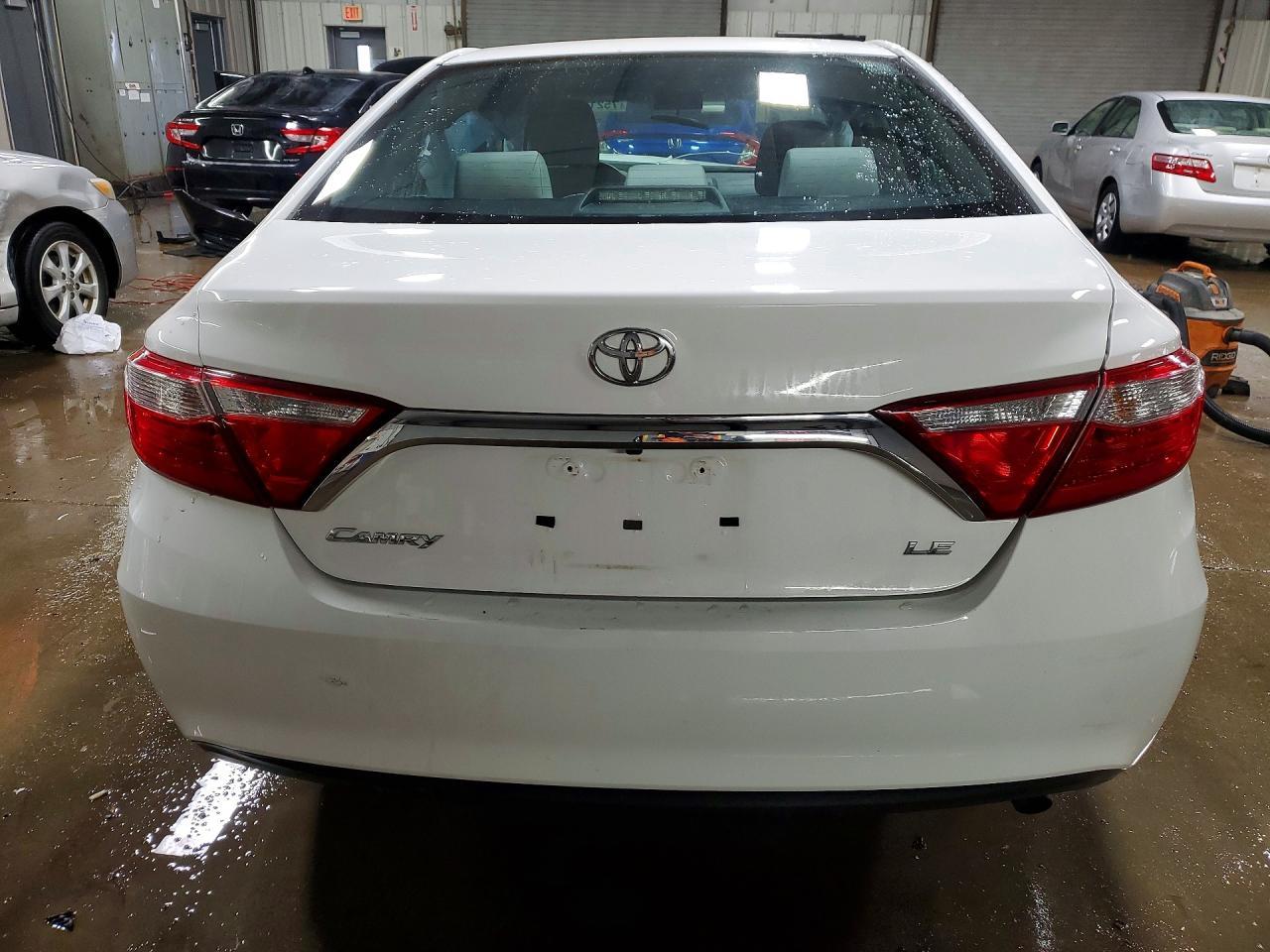 2016 Toyota Camry le