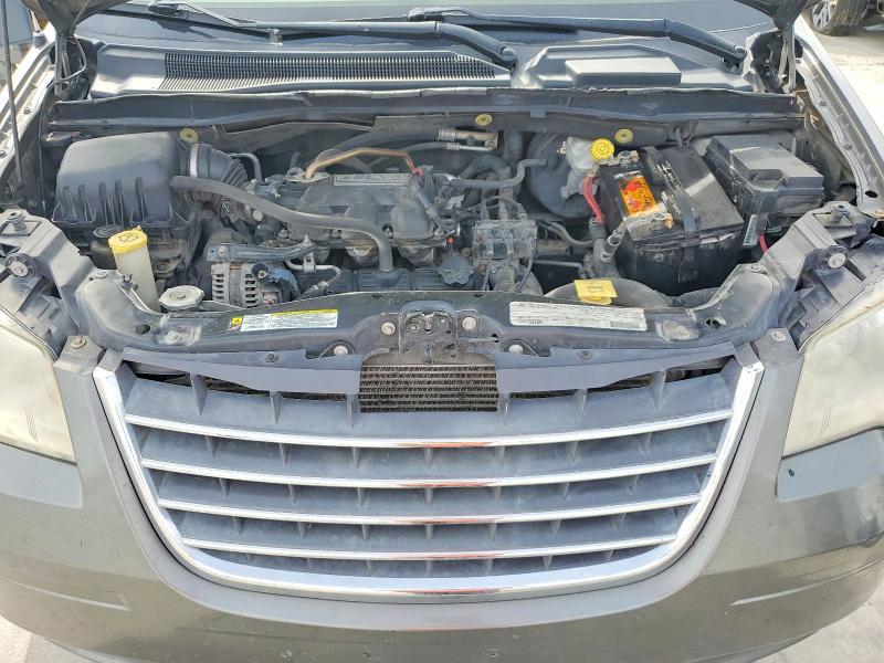 2010 Chrysler Town & Country lx