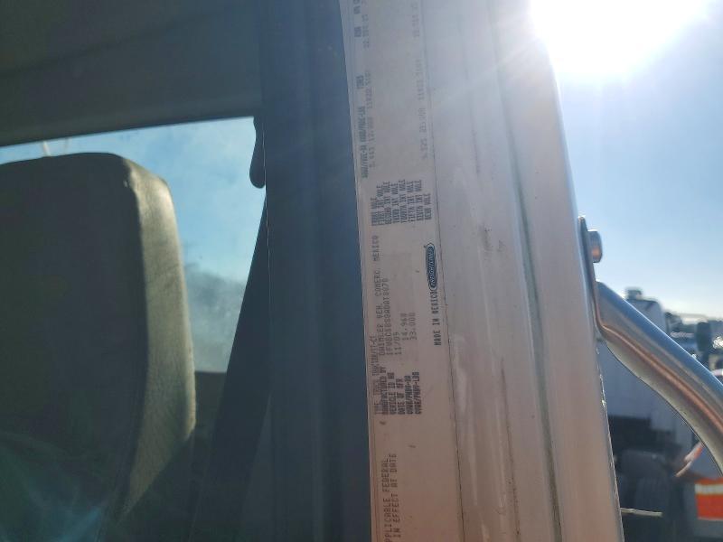 2010 Freigliner 2010 Freightliner Business Class M2 Semi Truck