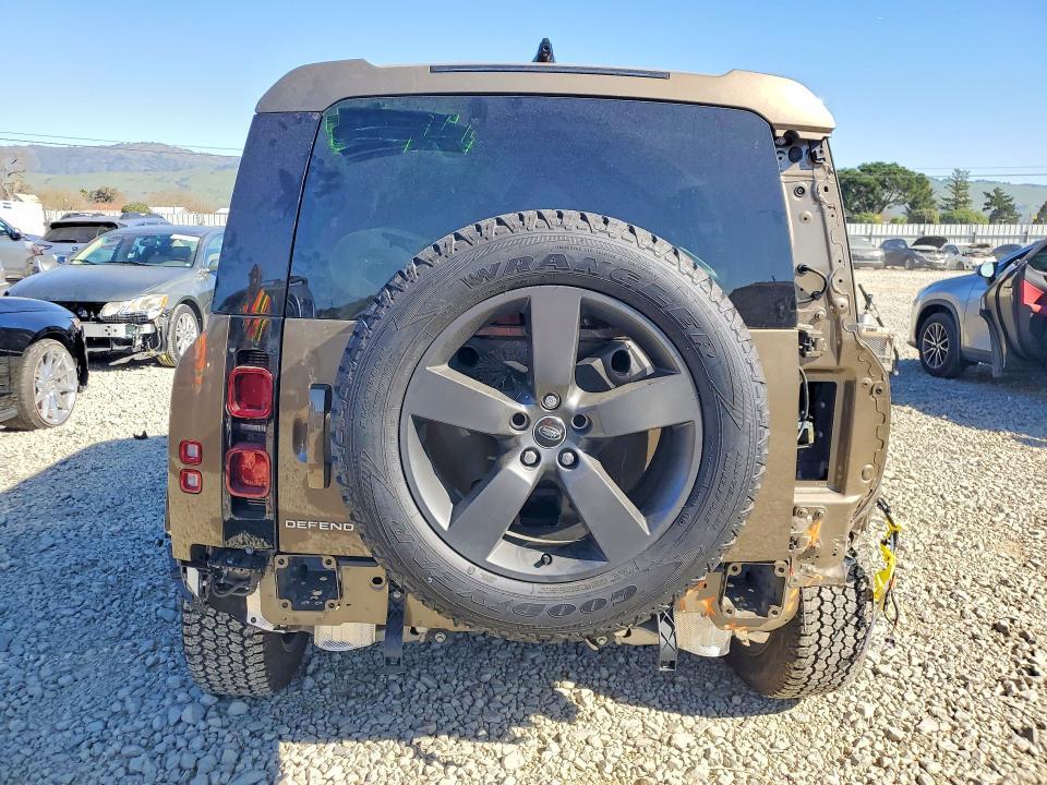 2025 Land Rover Defender 110 s