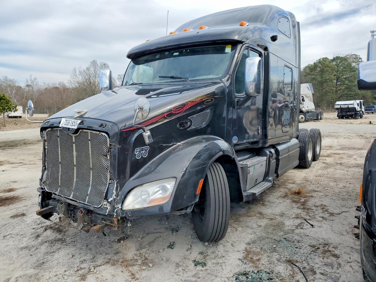 2015 Peterbilt Tractor 587-Semi Truck
