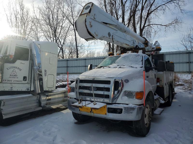 2015 Ford F750 Super Duty Bucket Truck