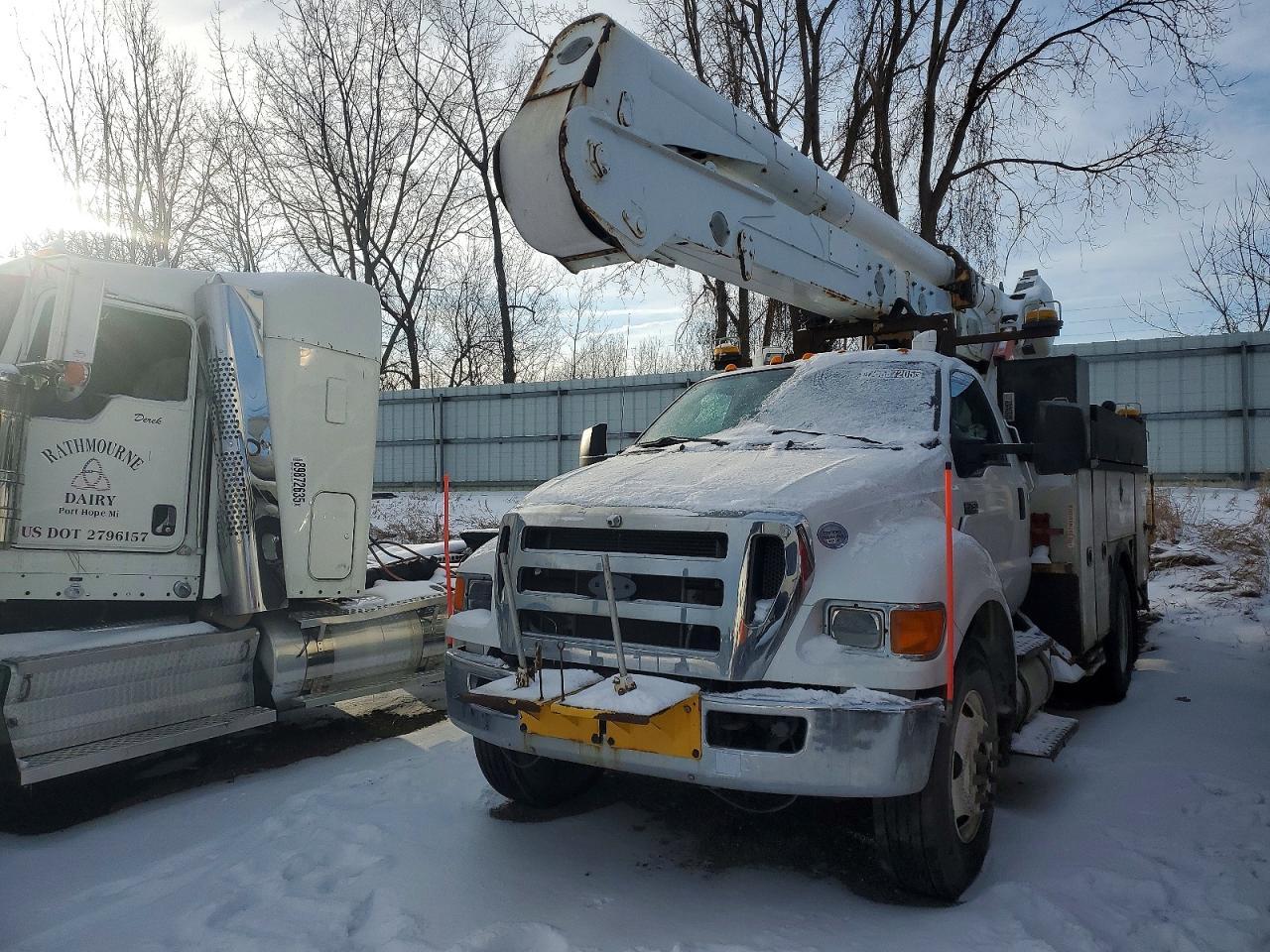 2015 Ford F750 Super Duty Bucket Truck