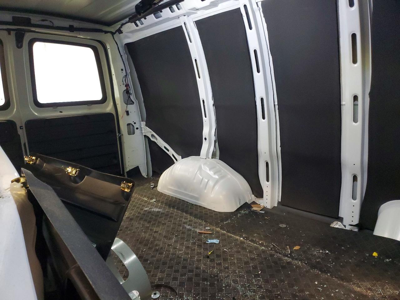 2025 Chev Express G2500