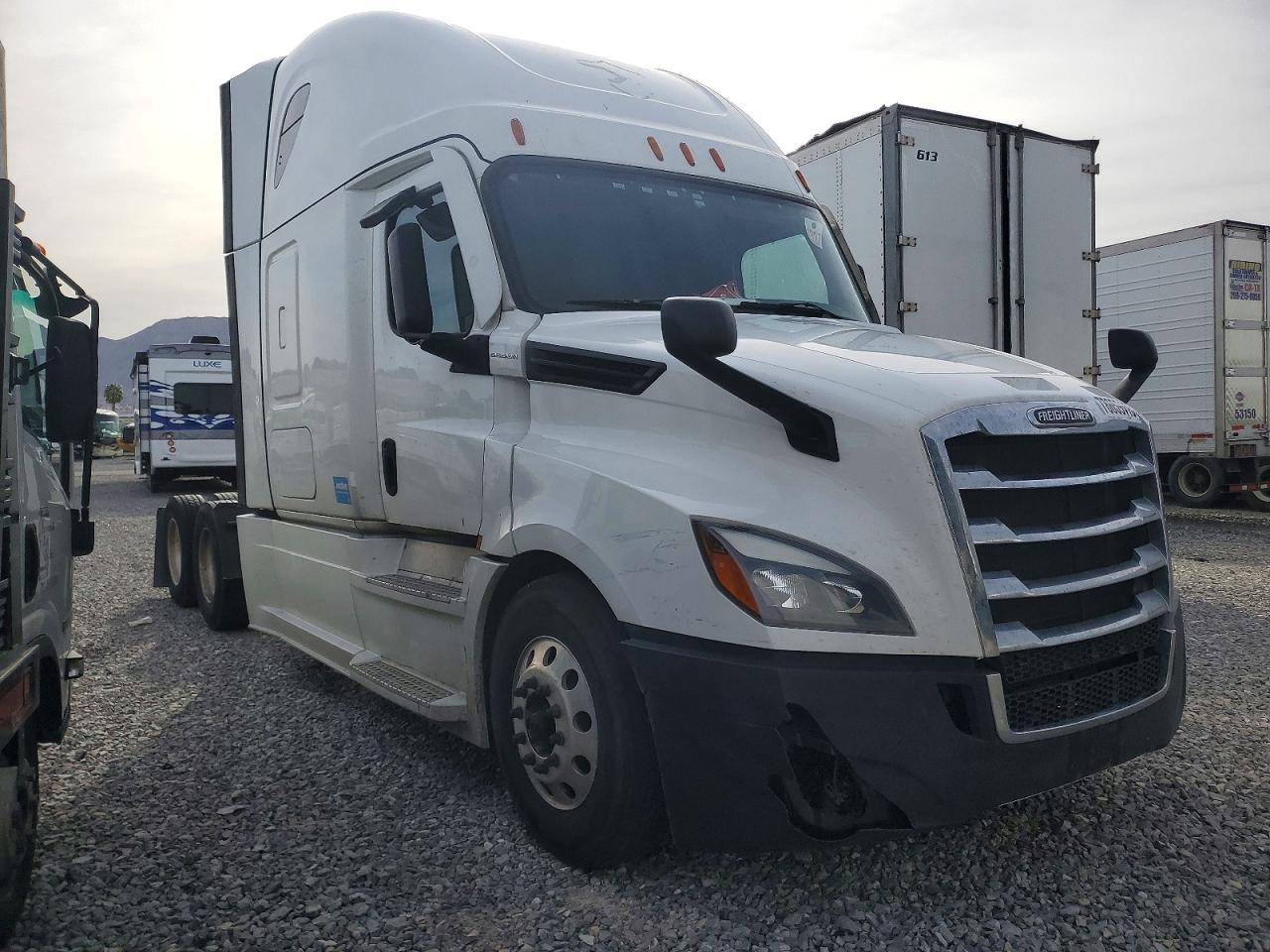 2021 Freigliner 2021 Freightliner Cascadia 126 Semi Truck