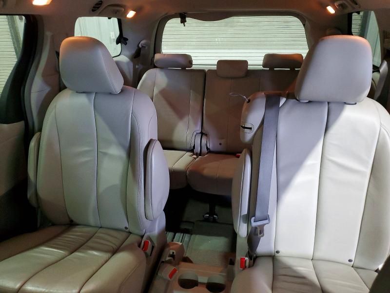 2013 Toyota Sienna xle