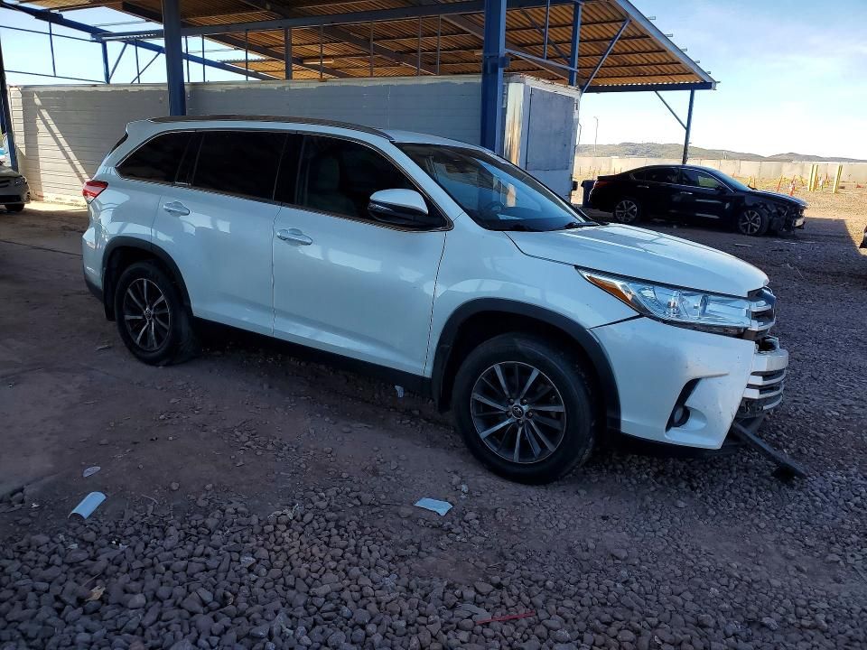 2019 Toyota Highlander se