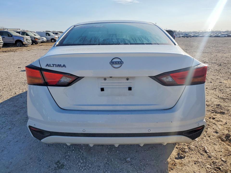 2024 Niss Altima 2.5 s